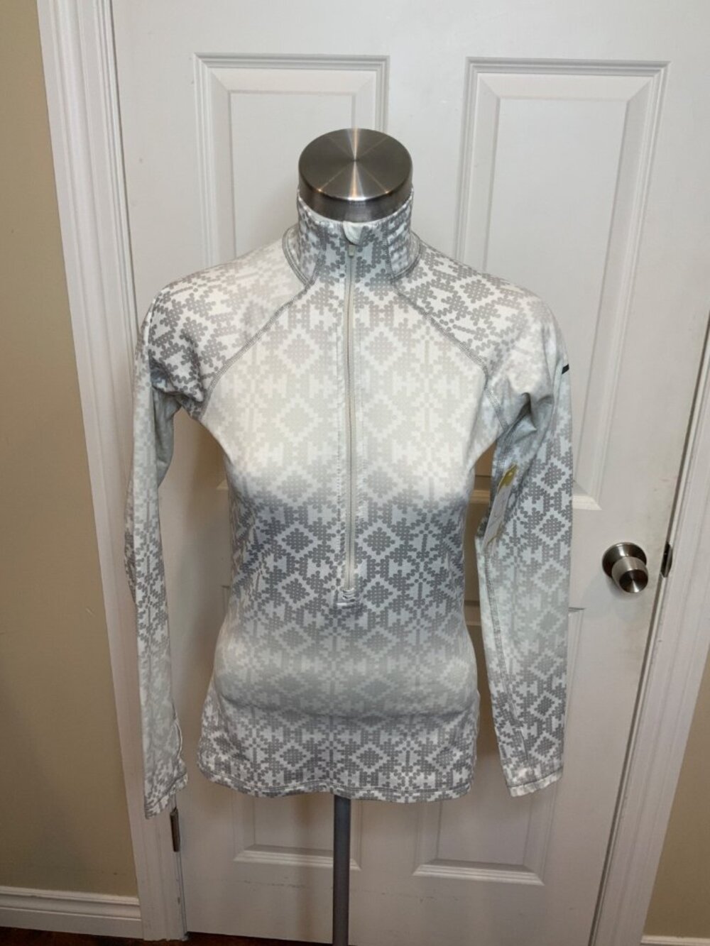 Nike Pro Silver White Geometric Half Zip Long Sleeve Top, Size S
